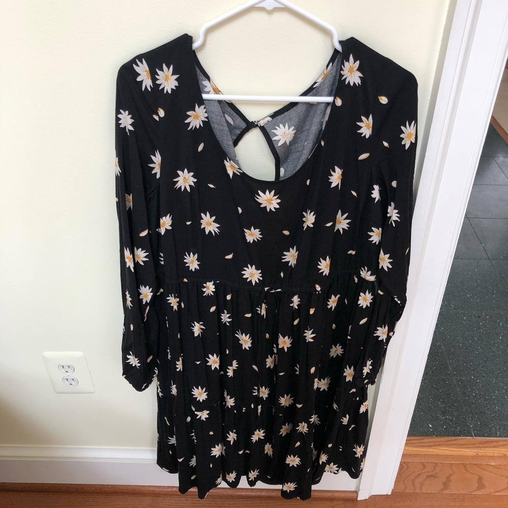 Daisy black dress. Elastic waistband with tie.